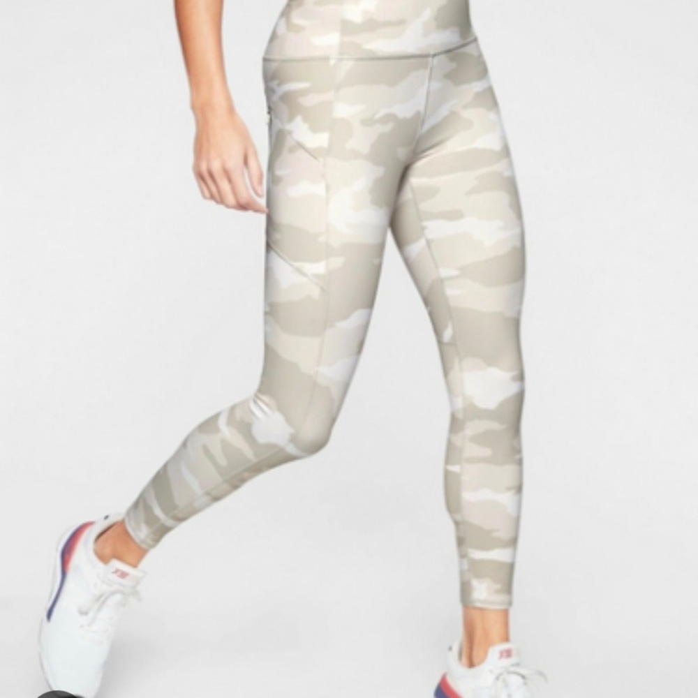 NWOT Athleta camo contender 7/8 leggings/tights. Small